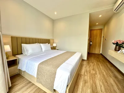 B2 King Room with Balcony and Night Market View