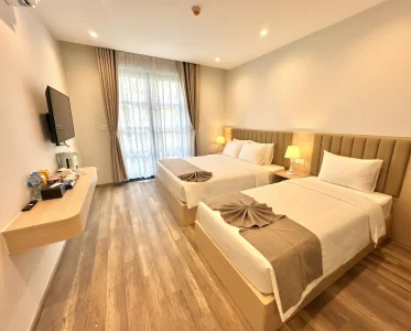 B6 Triple Room with Balcony And City View